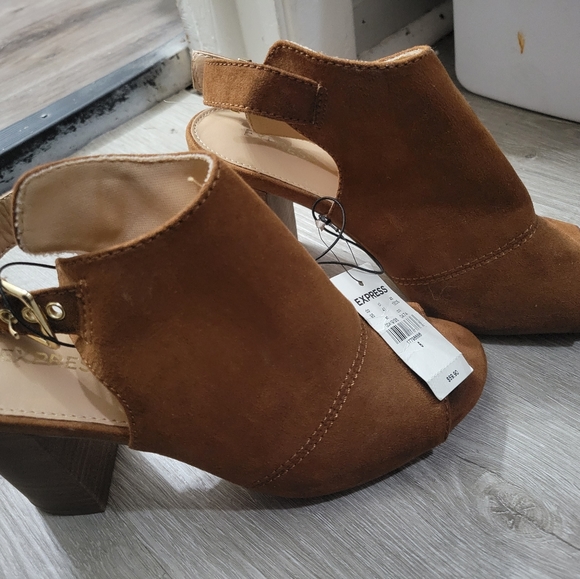 New With Tags Express suede open toe 3 1/2" heels - Picture 11 of 17